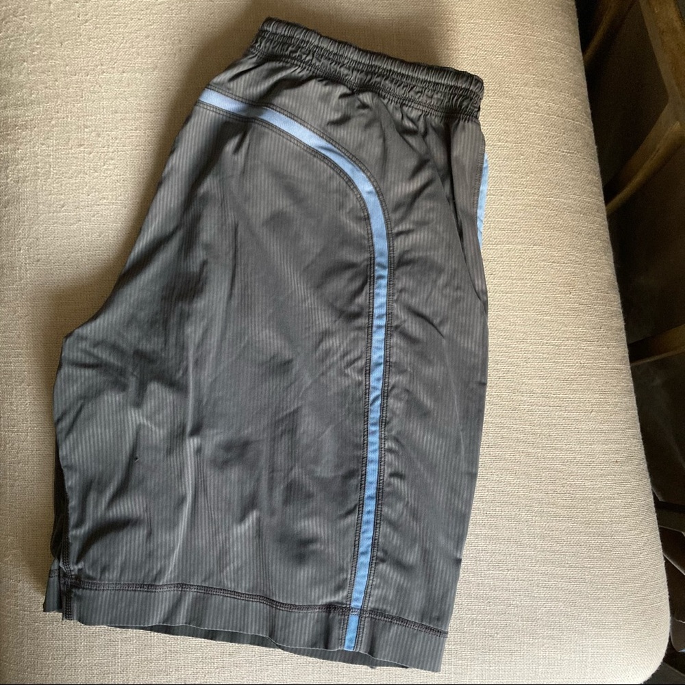 Lululemon Shorts M Gray